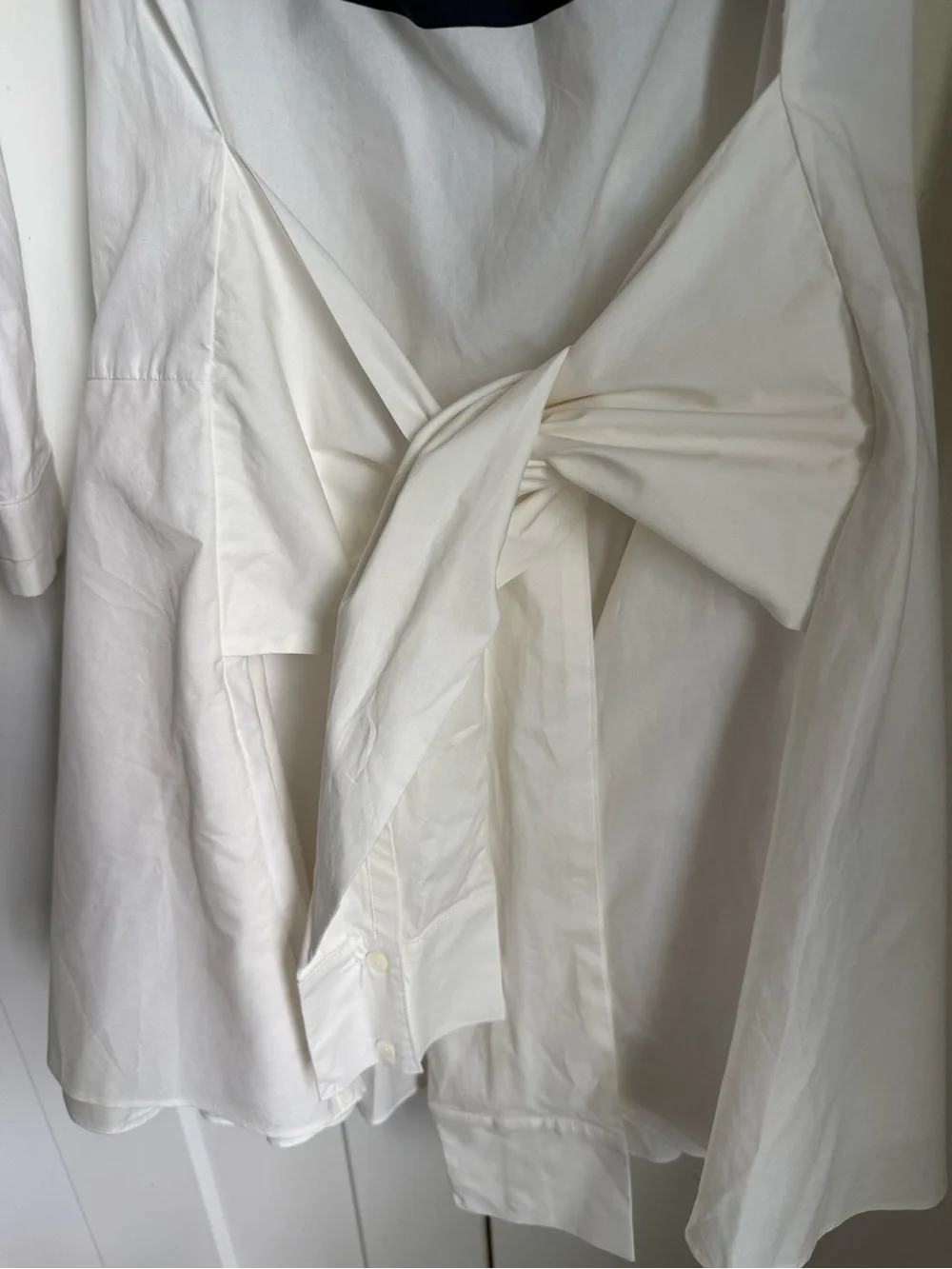 10 Crosby Derek Lam Intermix Exclusive Off-The-Shoulder Shirtdress. Size 4.